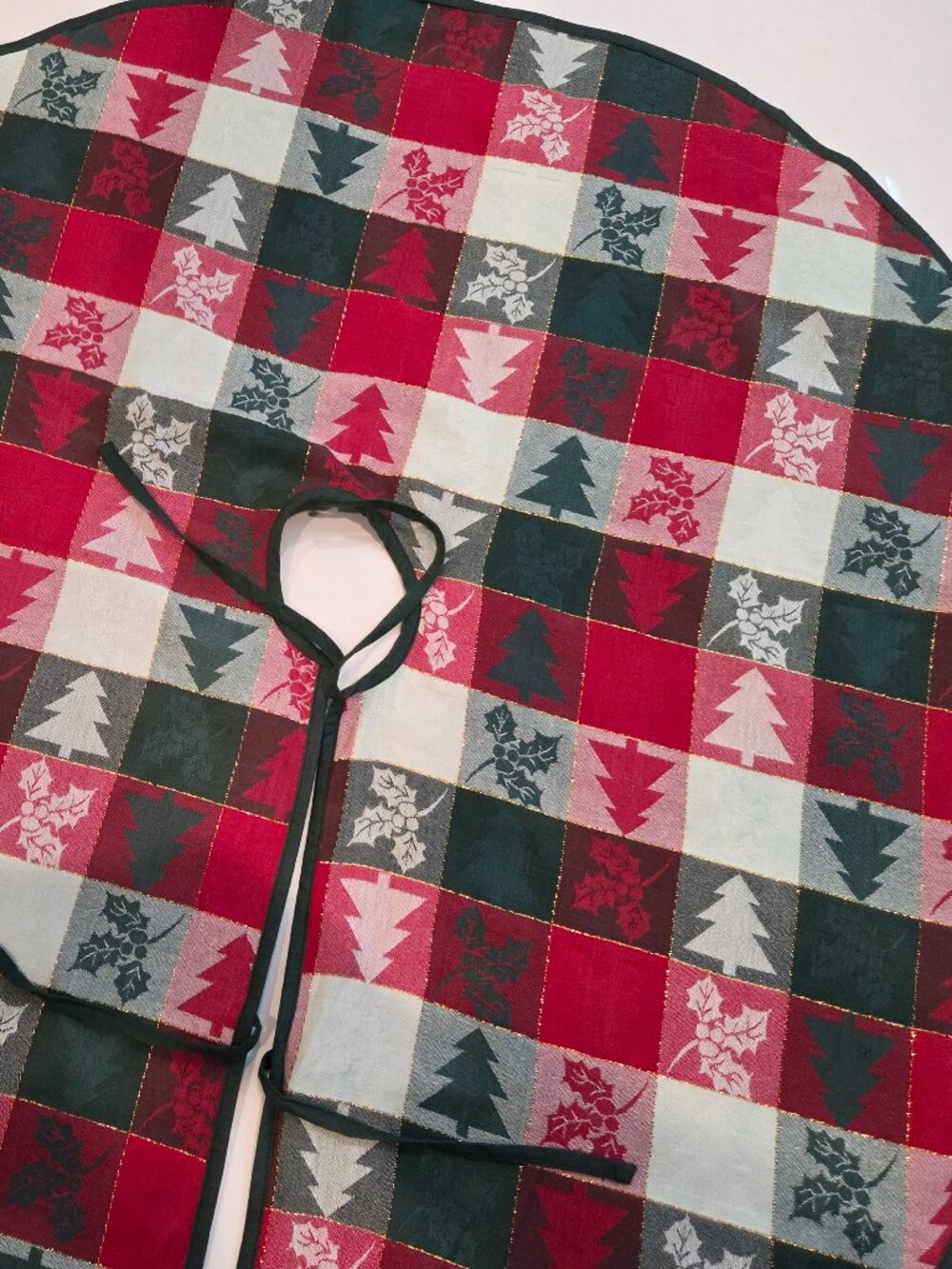 Vintage Christmas Tree Skirt - Picture 7 of 9